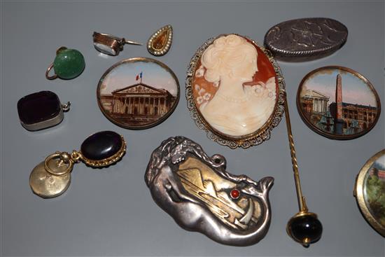 Mixed collectables including costume jewellery, silver pill box, etc.